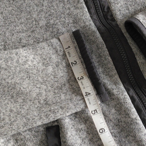 Lululemon Size 8 Grey Full Zip Knit Jacket *Flaw - Picture 6 of 16
